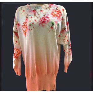 floral-patterned top from the brand Tekbir. The design delicate cherry blossom